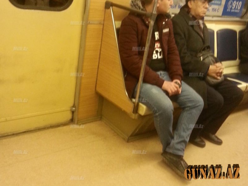 Məşhur azərbaycanlı müğənni metroda göründü - FOTO