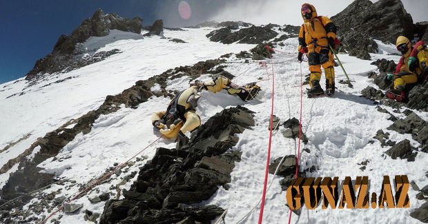Everestdə buzlaq əridi, itkin alpinistlərin meyitləri aşkarlandı