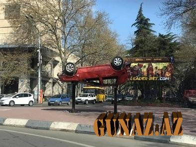 Tiflisdə yararsız avtomobillər belə nümayiş etdirildi foto