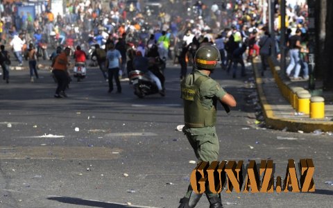 Venesuelada hərbi çevriliş başladı - Canlı