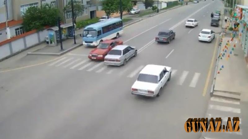Azərbaycanda "avtoş"lar yolun ortasında GÖRÜN NƏ ETDİLƏR - QORXUNC VİDEO