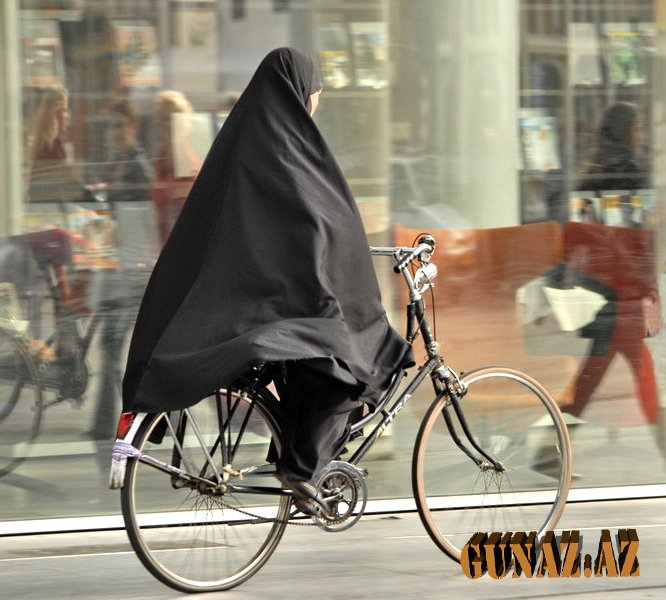 İranın İsfahan şəhərində qadınların velosiped sürməsinə icazə verilməyib