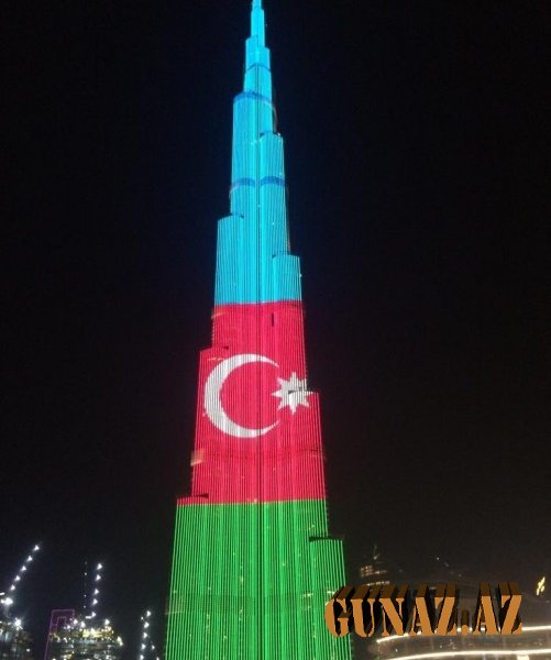 Dünyanın ən hündür binası üzərində Azərbaycan bayrağı əks olunub