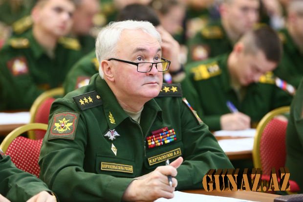 Rusiyalı general Ermənistandakı hərbi bazaya gəlib