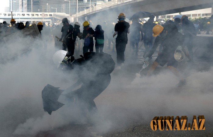 Honq Konqda polis etirazçılara qarşı gözyaşardıcı qazdan istifadə edib