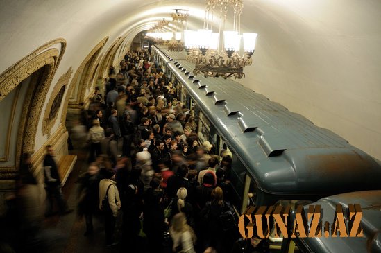 Metroda inanılmaz sıxlıq yaşanır: qatarlar niyə gecikir?