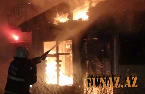 Suraxanıda ev yandı: İki azyaşlı tüstüdən boğuldu