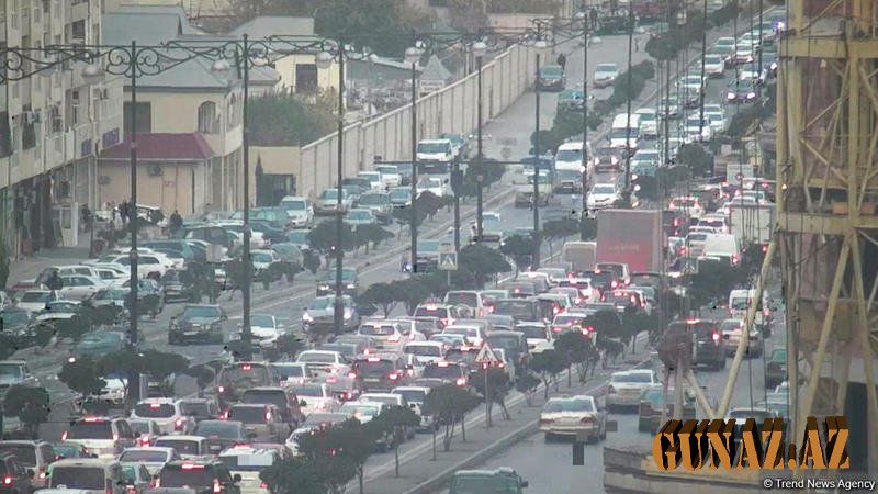 Bakı-Sumqayıt yolunda güclü tıxac - Minlərlə avtomobil yolda qaldı