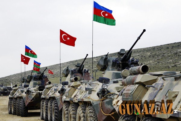 Azərbaycan və Türkiyə ordusu meydana çıxarılır