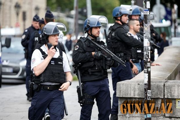 Fransada silahlı şəxs bankda beş nəfəri girov götürüb