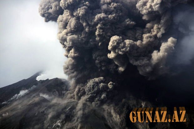 Vulkan püskürməsi yaşayış məntəqələrini külün altında qoydu - VİDEO
