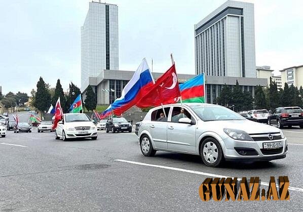 Rus icması Ordumuza dəstək üçün avtomobil yürüşü keçirdi
