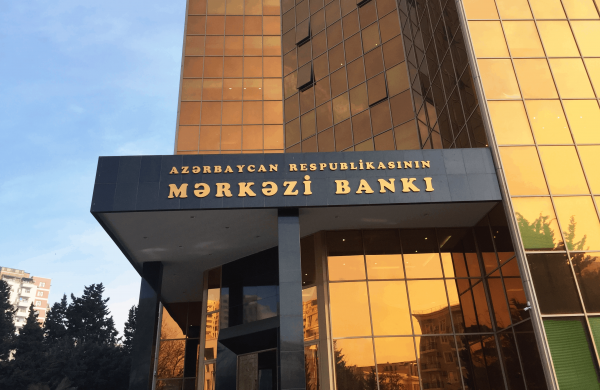 Mərkəzi Bankın vəzifəli şəxsi işdən çıxarıldı