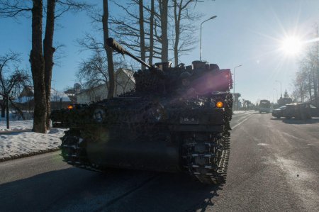 NATO-nun  tankları Rusiya sərhədində – FOTOLAR