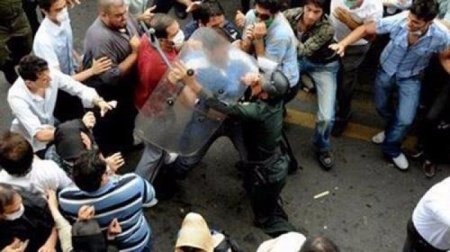 İran hökuməti həyəcanda-onlarla yaralı var