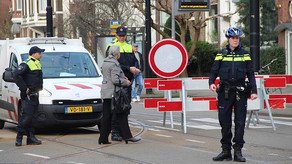 Türkiyəli nazirin maşını Hollandiya polisi tərəfindən saxlanılıb