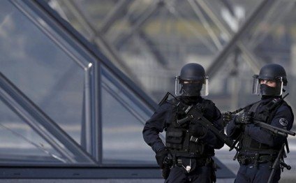 Parisdə nümayişçilərlə polis arasında toqquşma