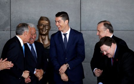 Ronaldonun  doğulduğu Madeyra adasındakı beynəlxalq aeroporta onun adı verilib.