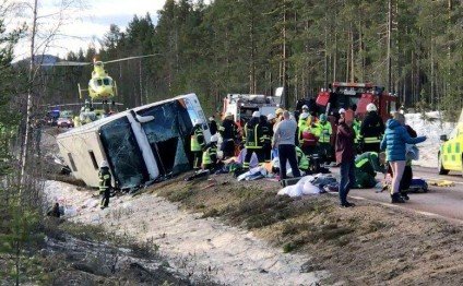 Məktəblilərin olduğu avtobus qəzaya uğradı: 3 ölü, 56 yaralı