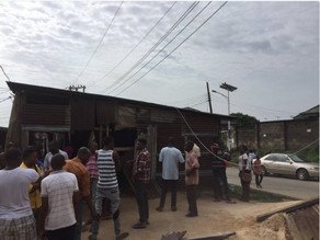 Nigeriyada elektrik naqili futbol mərkəzinin damına düşüb: 30 ölü