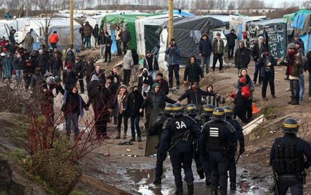 Fransada miqrantlar arasında dava: 20 yaralı