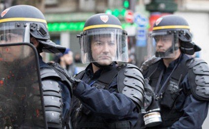 Paris ətrafında ATIŞMA: 1 nəfər öldürüldü