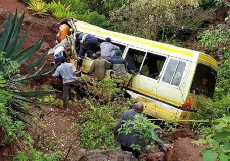 Tanzaniyada məktəb avtobusu dərəyə yuvarlandı - 34 nəfər öldü