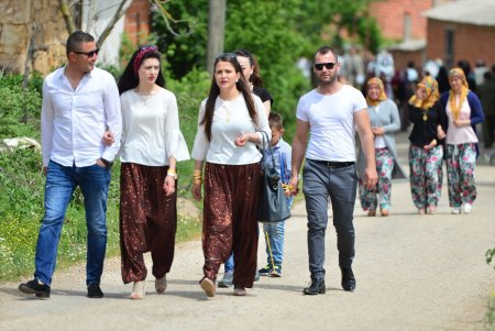 Aşiqlər Küçəsində bərabər yoldaş axtardılar-FOTOLAR
