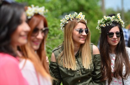 Aşiqlər Küçəsində bərabər yoldaş axtardılar-FOTOLAR