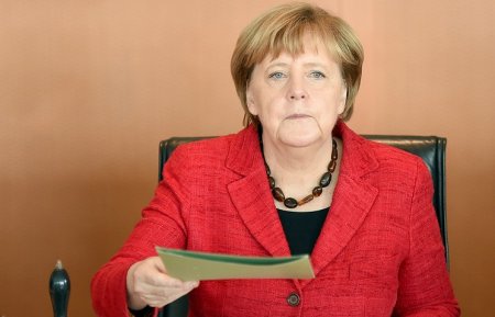 Angela Merkel Türkiyənin  referendumuna münasibət bildirib