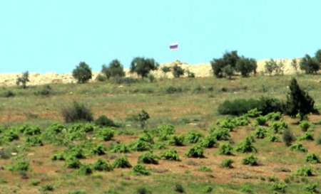 Türkiyənin sərhədində Rusiya bayrağı qaldırıldı - FOTO