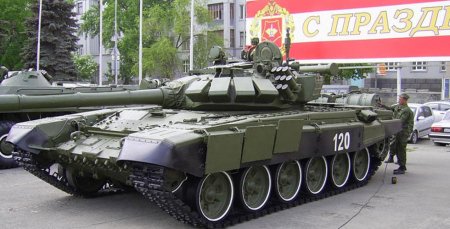 Moskva ətrafında qeyri-adi tanklar görsənib