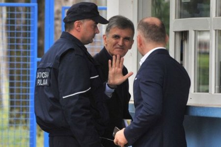 Sabiq prezident axtarışa verildi