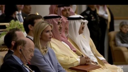 Amerikalı nazir Trampın çıxışı zamanı yatdı – VİDEO