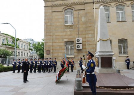 İlham Əliyev Cümhuriyyət abidəsini ziyarət etdi-FOTO