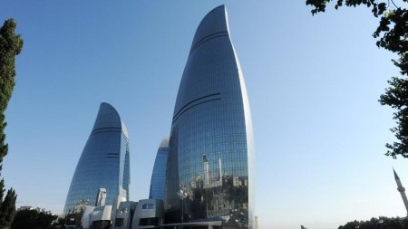 Bakıda güclü küləklə əlaqədar sürücülərə XƏBƏRDARLIQ