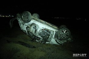 Bakıda yol polisi rəisinin oğlu maşını yüksək sürətldə aşırıb, yaralananlar var - FOTO