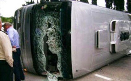 Rusiyada azərbaycanlıların olduğu avtobus aşdı: 10 yaralı