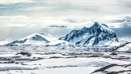 Antarktidadan nəhəng buz parçası ayrılır