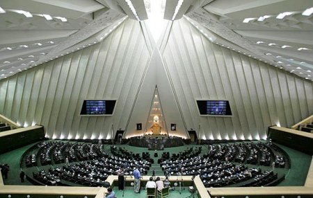 İran parlamentində və Xomeyninin məqbərəsində atışma: yaralılar var