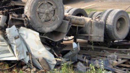 "KamAZ" kanala aşdı: 1 ölü