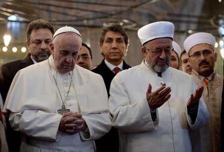 Papa onlar üçün dua etməyə çağırdı