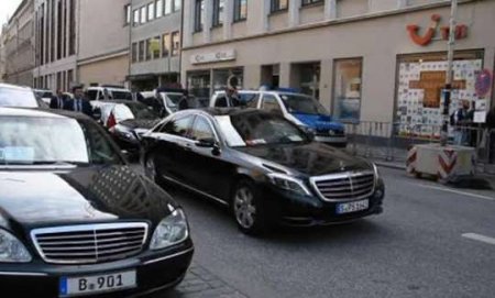 Alman polisi Ərdoğanın konvoyunu 10 dəqiqə dayandırdı – FOTO