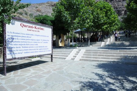 Dünyanın müqəddəs məkanlarından olan Əshabi-Kəhf ziyarətgahından reportaj