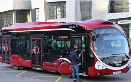 İçi qızıl-zinyət dolu ayı oyuncağı avtobusda qaldı-Bakıda