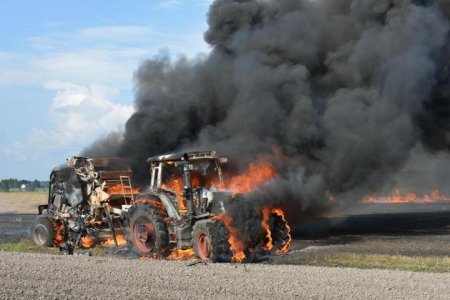 İsmayıllıda traktor yandı