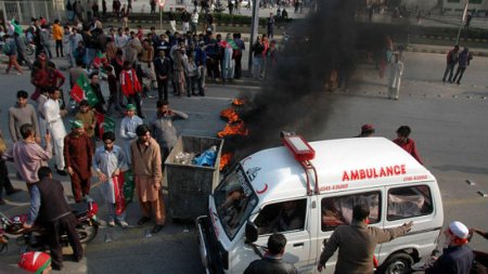 Pakistanda terror aktı: 25 ölü, 53 yaralı