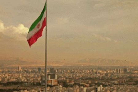 İran Xəzərdə hərbi donanmasını gücləndirir
