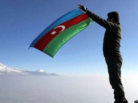 Ağrı dağında Azərbaycan bayrağını ucaltdılar: "Bu da bizim bayrağımızdır"