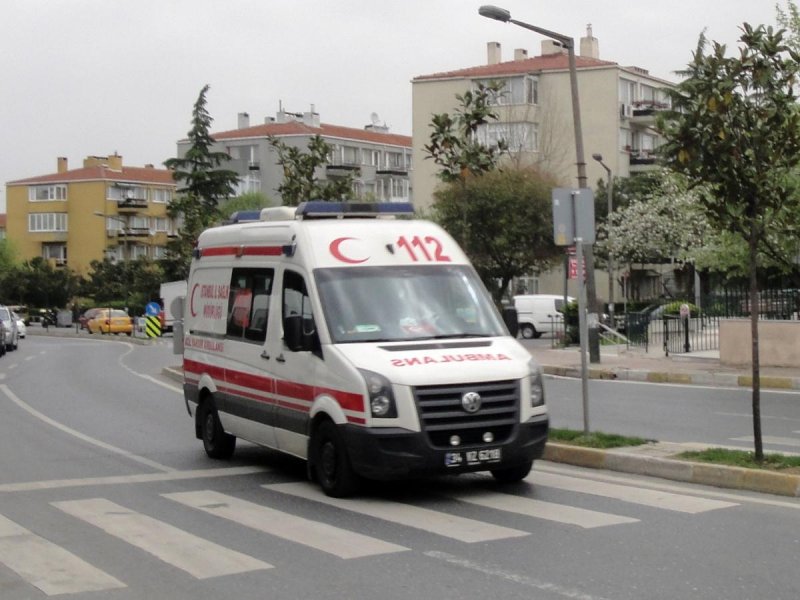 Türkiyədə yük maşını ilə minik avtomobili toqquşub: 3 ölü, 1 yaralı